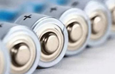 動(dòng)力電池陷入至暗時(shí)刻 明年下半年或迎來“滿格”復(fù)活